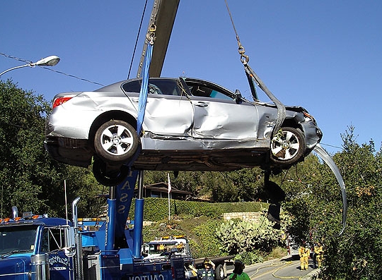 Фото эвакуации авто с помощью манипулятора