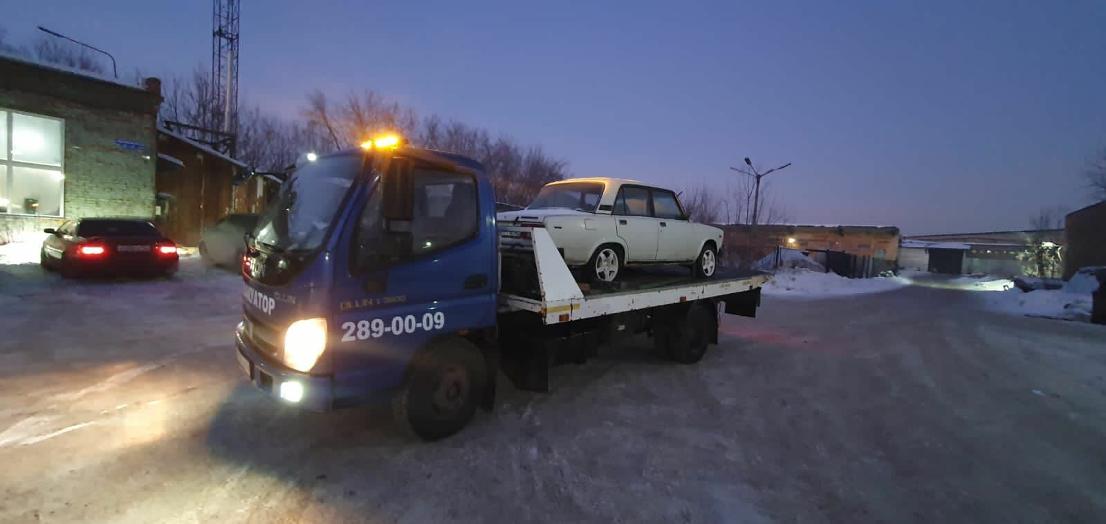Фото эвакуации легкового авто в Красноярске